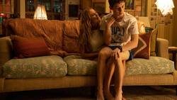 Percy (Andrew Barth Feldman) beisst bei Maddie (Jennifer Lawrence) nur zögerlich an.