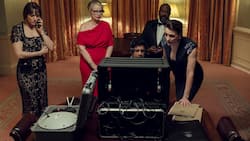 Unter Druck: die Staatsoberhäupter Vivienne Toussaint (Julie Delpy, 2.v.l.) und Abigail Dalton (Suranne Jones, r.).