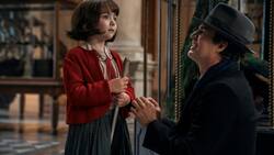 Daniel (Mark Ruffalo) erzählt seiner Tochter (Nell Sutton) vom magischen Edelstein.