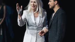 Aeon-Boss Sophie Theissen (Iris Berben) mit Mitarbeiter Max (Kostja Ullmann).