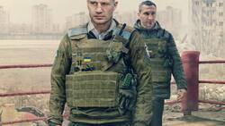 Vereint im Kampf gegen Russland: Bürgermeister Vitali Klitschko (l.) mit seinem «kleinen» Bruder Wladimir.