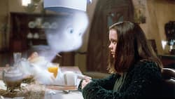 Der Geisterjunge Casper mit seiner Freundin Kat (Christina Ricci) in «Casper.