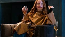 Da hat sie noch gut Lachen: Julia Garner als Anna Delvey in «Inventing Anna».