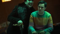 Renfield (r.) stellt fest, dass ein bunter Pulli nicht reicht, um sich von Dracula zu lösen.