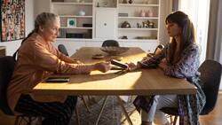 Glenn Close und Niv Sultan (v.l.) in der 2. Staffel von «Teheran».