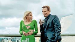 Es knistert:  Verhoeven (Oliver Masucci) mit seinem Escort-Girl Iris (Julia Goldani Telles).