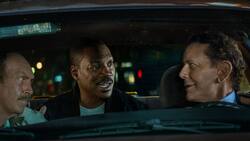 Axel Foley (Eddie Murphy) quatscht Chief John Taggart (John Ashton, l.) und Billy Rosewood (Judge Reinhold, r.) wieder zu.
