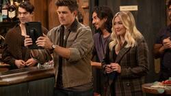 Gehören zur neuen Clique bei «How I Met Your Father»: Jesse (Chris Lowell) und Sophie (Hilary Duff).