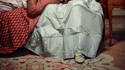 Marquise de Merteuil (Alice Englert) und Vicomte de Valmont (Nicholas Denton).