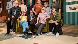Wer zuletzt lacht, gewinnt: Max Giermann, Michael Mittermeier, Martina Hill, Gastgeber Michael «Bully» Herbig, Elton, Moritz Bleibtreu, Jan van Weyde (oben). Cordula Stratmann, Kurt Krömer, Hazel Brugger, Joko Winterscheidt (unten).