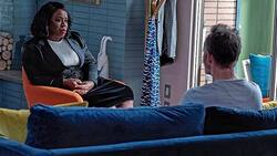 Im Wochenrhythmus: Brooke Lawrence (Uzo Aduba) hört Techunternehmer Colin (John Benjamin Hickey) zu.