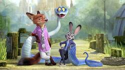 Fuchs Nick und Hase Judy versuchen der falsch verdächtigten Schlange Gary zu helfen.