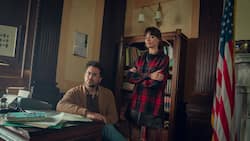 Thomas (Dan Levy) und Maeve (Emma Mackey) in der finalen 4. Staffel von «Sex Education».