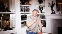Sylvester Stallone (76) gibt sich daheim ganz der Familie hin.
