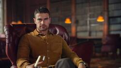 Theo James («The White Lotus») entdeckt das englische Gangstertum.