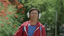 Schwul, behindert, grossartig: Serienerfinder Ryan O’Connell spielt sich selbst.