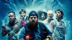 Entschlossen: Gus Roberts (Nick Frost, M.) und seine Crew aus Amateur-Ghostbustern.
