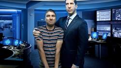 Unfähig und arrogant: Nick Mohammed und David Schwimmer (r.) als Cyber-Experten.