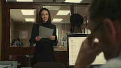 Der Sparkurs der Zeitung macht aus Elvira Clancy (Siobhán Cullens) eine Serienkillerin.