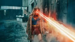 Supergirl (Milly Alcock) ist auch in der Metall­verarbeitung tätig.