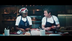 Sydney (Ayo Edebiri) und Carmy (Jeremy Allen White) während ihrer letzten gemeinsamen Schicht.