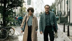 Das Arzt-Patientin-Verhältnis gerät ins Wanken: Julia Windischbauer, Sebastian Koch.