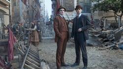 Haben sich angefreundet: James Moriarty (Finn, l.), Sherlock Holmes (Fiennes Tiffin).