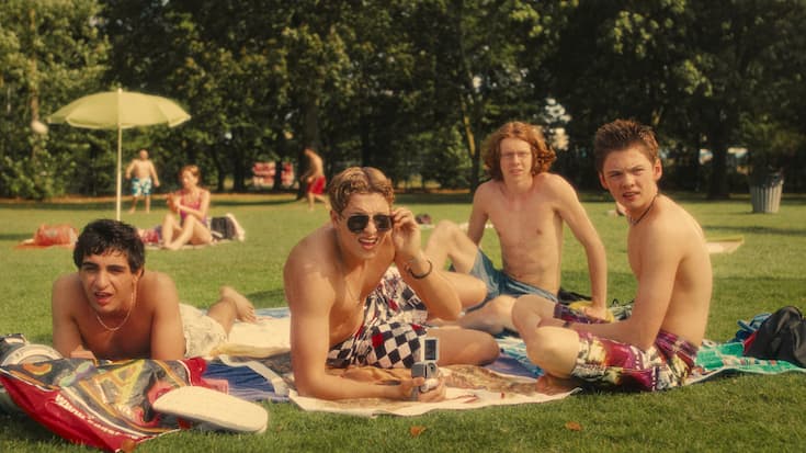 Im Freibad den Mädchen nachgaffen, geilo! Alba, PD, Gollum und Peppi (v. l.).