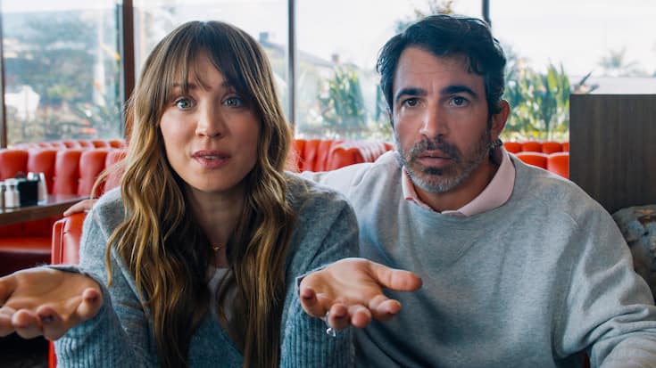 Wer ist der Mörder? Ava (Kaley Cuoco) und Nathan (Chris Messina) rätseln.
