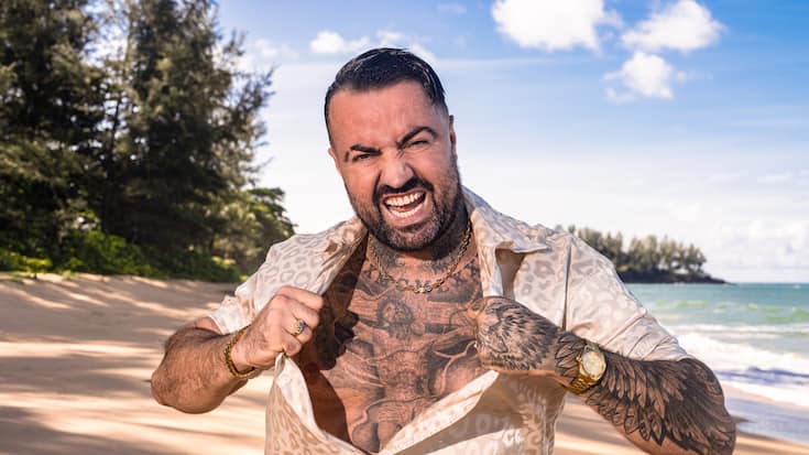 Als attraktiven Adonis nimmt sich Cosimo vor allem selber  wahr. Hauptsache, ihm gefällt’s!