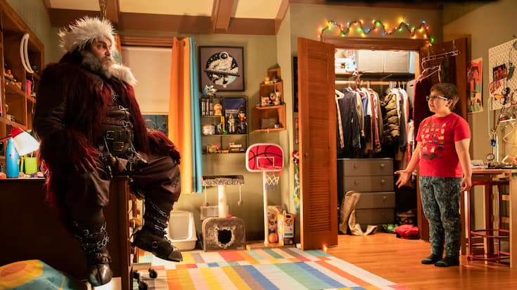 Was zum Teufel! Statt Santa taucht Satan (Jack Black, l.) in  Liams (Robert Timothy Smith) Kinderzimmer auf. 