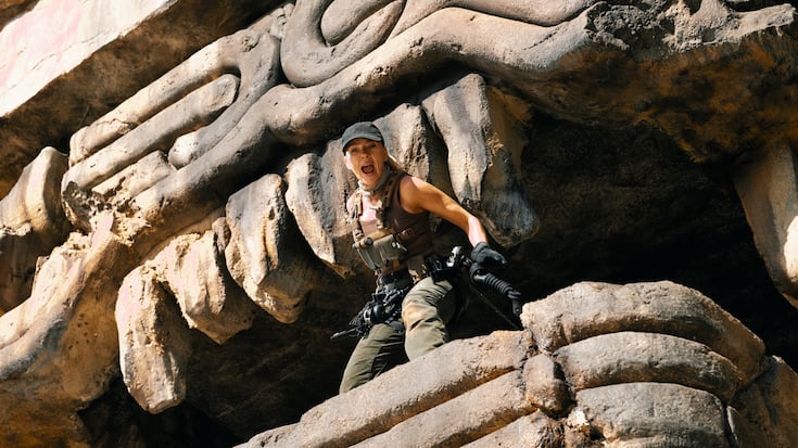 Söldnerin Zora (Scarlett ­Johansson) ist auf der Suche nach Dinoblut.