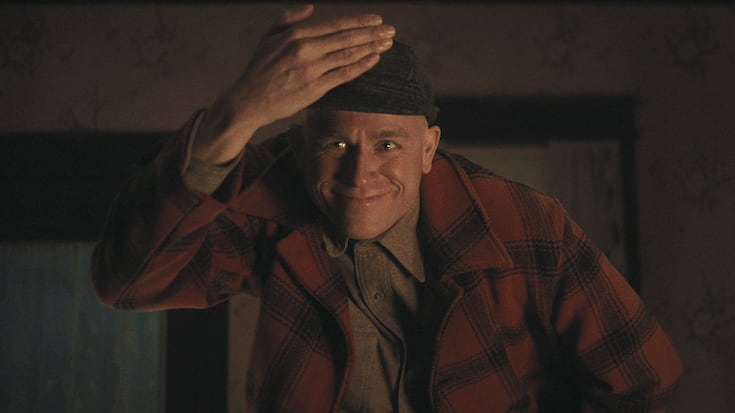 Das Gesicht des Grauen: Charlie Hunnam als Ed Gein in Netflix’ «Monster». 