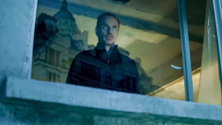 Michael Fassbender als namenloser Killer mit einem Flair für Yoga.