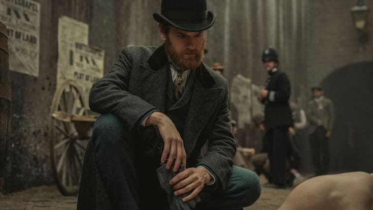 Ab 1890 nimmt das drei Jahrhundert währende Unheil seinen Lauf: Detective Inspector Hillinghead (Kyle Soller).