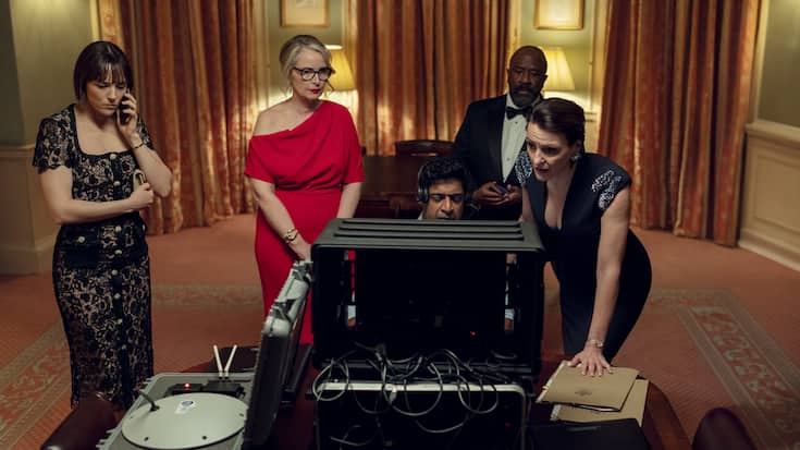 Unter Druck: die Staatsoberhäupter Vivienne Toussaint (Julie Delpy, 2.v.l.) und Abigail Dalton (Suranne Jones, r.).