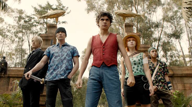 One Piece. (L to R) Taz Skylar as Sanji, Mackenyu Arata as Roronoa Zoro, IÃ±aki Godoy as Monkey D. Luffy, Emily Rudd as Nami, Jacob Romero Gibson as Usopp in season 1 of One Piece. Cr. Courtesy of Netflix © 2023