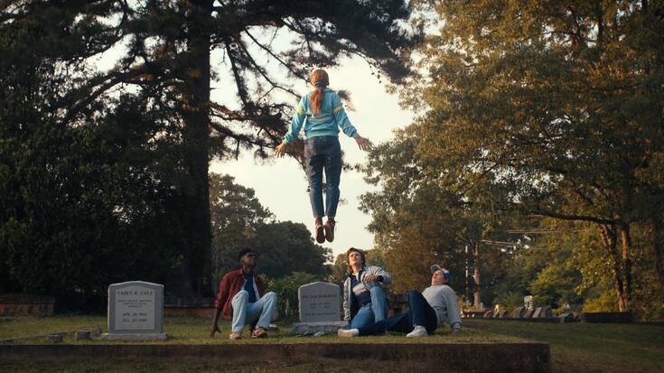 STRANGER THINGS (L to R) Caleb McLaughlin as Lucas, Sadie Sink as Max, Joe Keery as Steve, Gaten Matarazzo as Dustin in STRANGER THINGS. Cr. Courtesy of Netflix Â© 2022