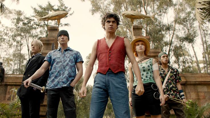 One Piece. (L to R) Taz Skylar as Sanji, Mackenyu Arata as Roronoa Zoro, IÃ±aki Godoy as Monkey D. Luffy, Emily Rudd as Nami, Jacob Romero Gibson as Usopp in season 1 of One Piece. Cr. Courtesy of Netflix Â© 2023
