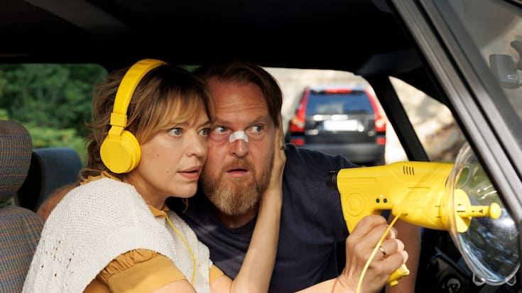 Mit Richtmikro bewaffnet: Carlotta (Heike Makatsch)  und Dedo (Axel Stein).