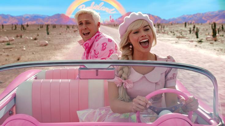 Ein Trip in die echte Welt: Barbie (Margot Robbie) chauffiert Ken (Ryan Gosling).