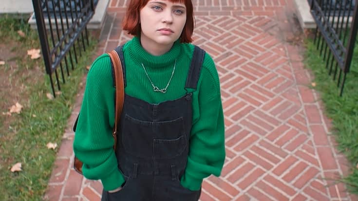 Scarlett (Sierra McCormick) in a scene from the "Rubber (Wo)man: Part One" episode of AMERICAN HORROR STORIES.