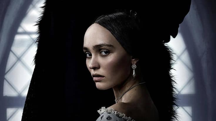 Kino – «Nosferatu»: Graf Orlok (Bill Skarsgård) hat ein Auge auf Ellens (Lily-Rose Depp) Hals geworfen.