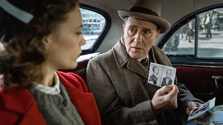 Kino – «Stiller»: Whites Verteidiger (Kurt) möchte, dass Stillers Ex-Frau (Paula Beer) White besucht.