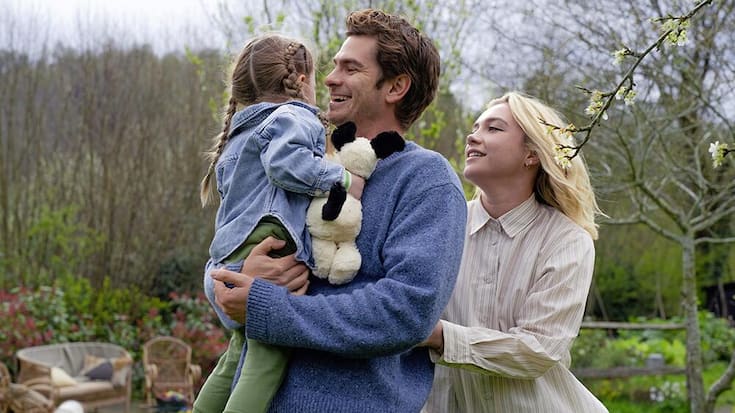 Da ist die Welt noch heil: Tobias (Andrew Garfield) und Almut (Florence Pugh) mit Kind.