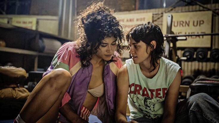 Amour fou: Lou (Kristen Stewart, r.) und Bodybuilderin Jackie (Katy O’Brian).