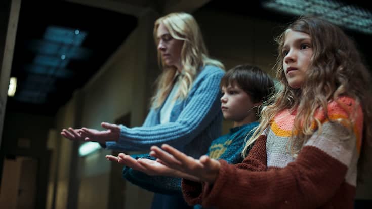 Kim Riedle, Sammy Schrein als Jonathan und Naila Schuberth als Hannah in «Liebes Kind».