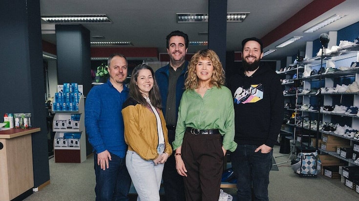 Crew hinter "«Never Ever»