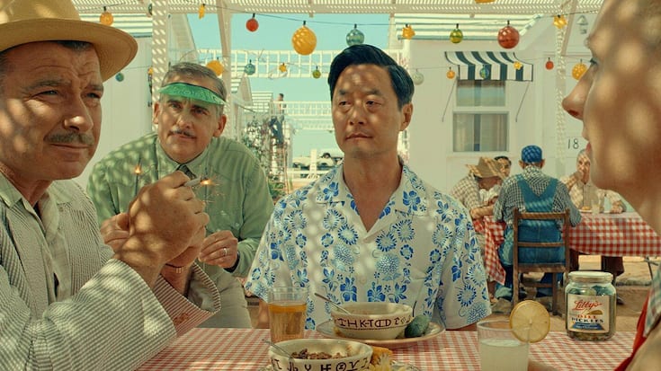 Wo ist das Alien hin? Der Motelbesitzer (Steve Carell, 2.v.l.) unterhält sich mit seinen Gästen.