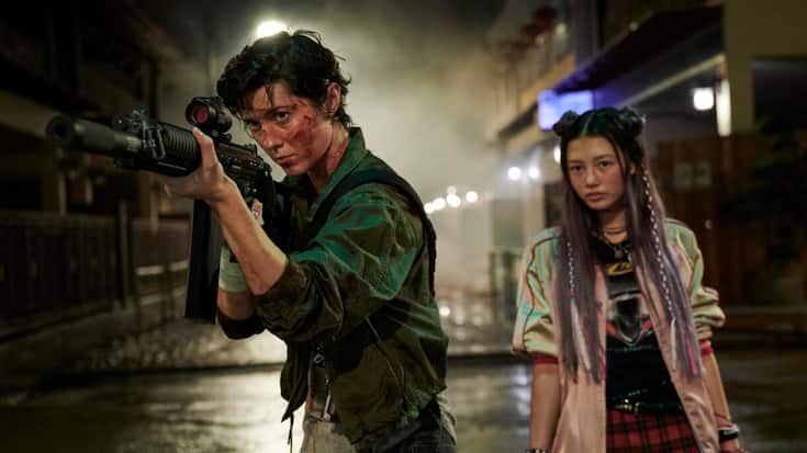 «Kate»: Ani (Miku Martineau, r.) und Kate (Mary Elizabeth Winstead)